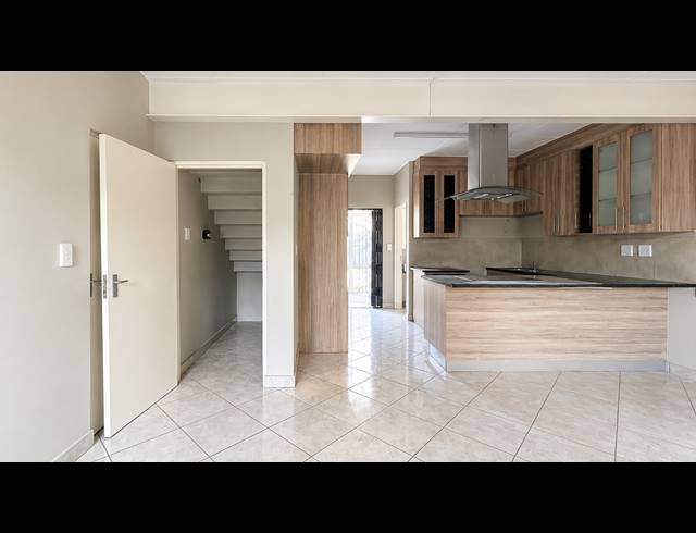3 BEDROOM TOWNHOUSE FOR SALE IN ALBERTSDAL